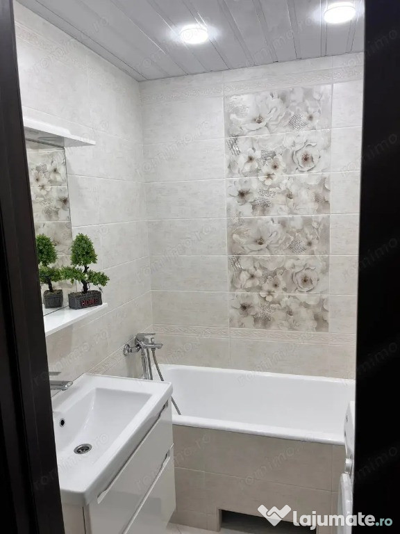 3 camere zona 1 Decembrie 1918