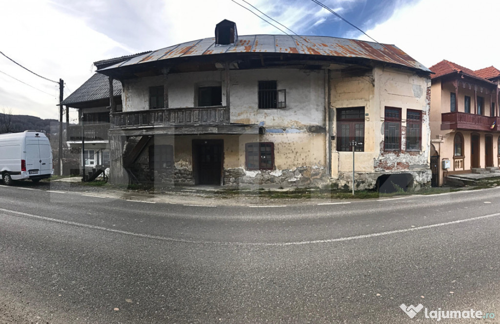 Oportunitate unică lângă Primăria Pietroșița - Monumen
