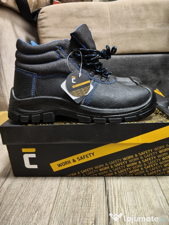 Bocanci de protecție cu bombeu metalic noi Nr 41