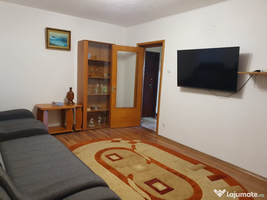 Apartament 4 camere de închiriat