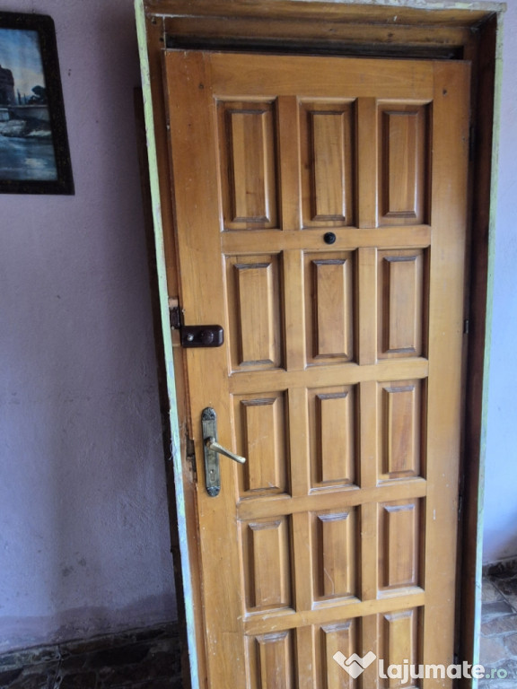 Vand usa intrare lemn masiv cu toc si vizor
