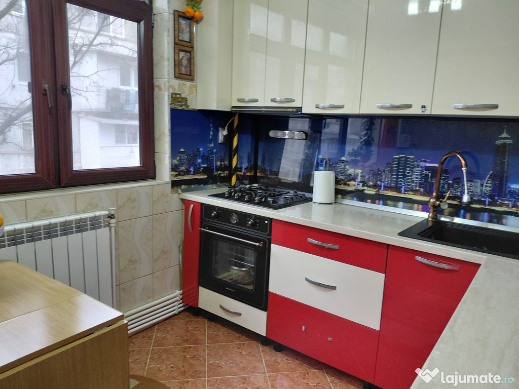 Garsonieră etaj 1, zonă Mall – mobilată și utilată...