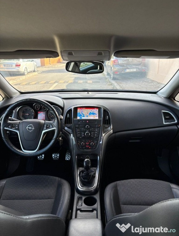 Vând opel astra j 2012