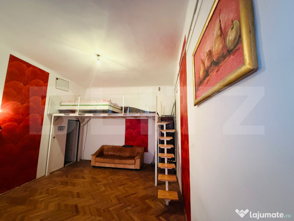 Garsonieră spațioasă, tip duplex, în centrul istoric al
