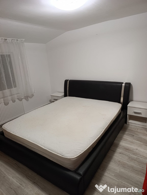 Vând pat de mijloc + 2 noptiere