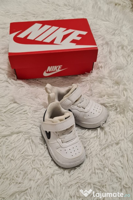 Adidasi nike copii marimea 17 (8 cm talpa)