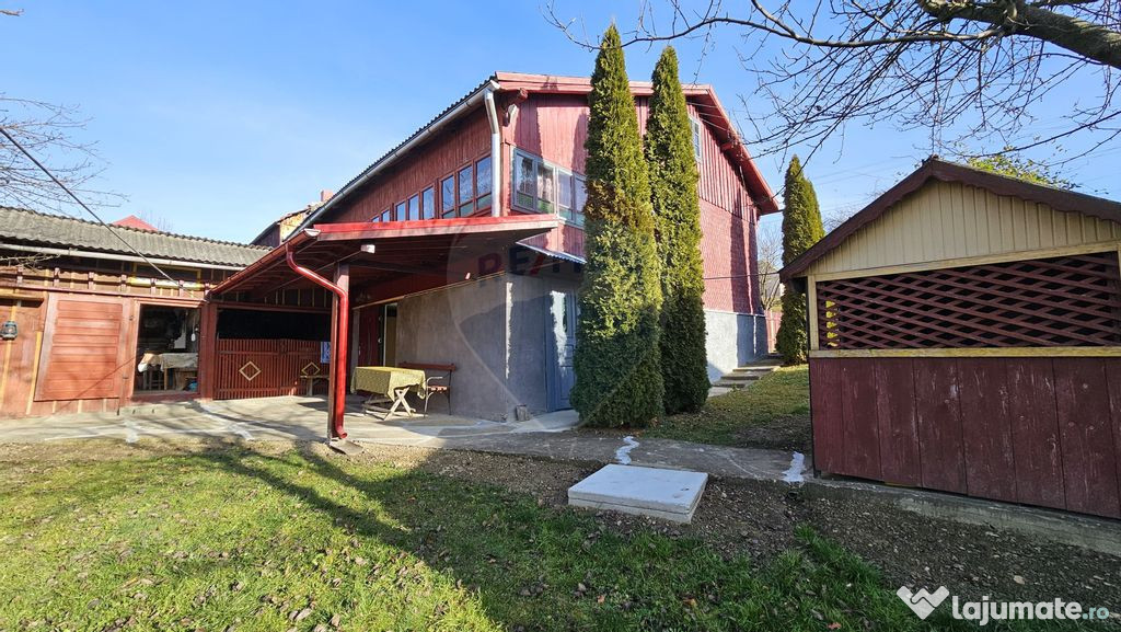 Casă / Vilă cu 3 camere de vânzare-Cacica-Suceava