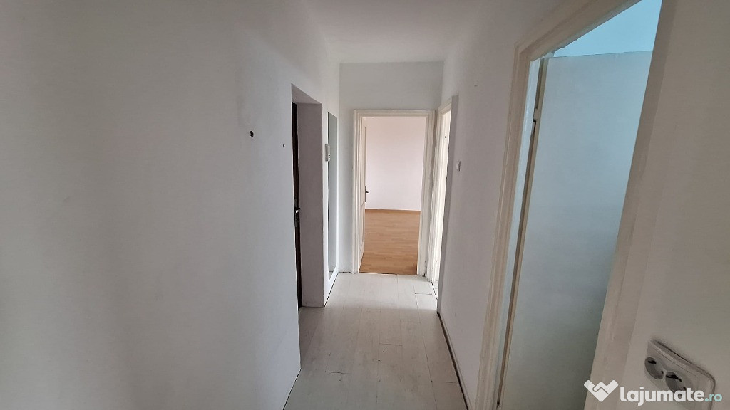 Apartament 2 camere decomandat de vanzare situat in zona Gara
