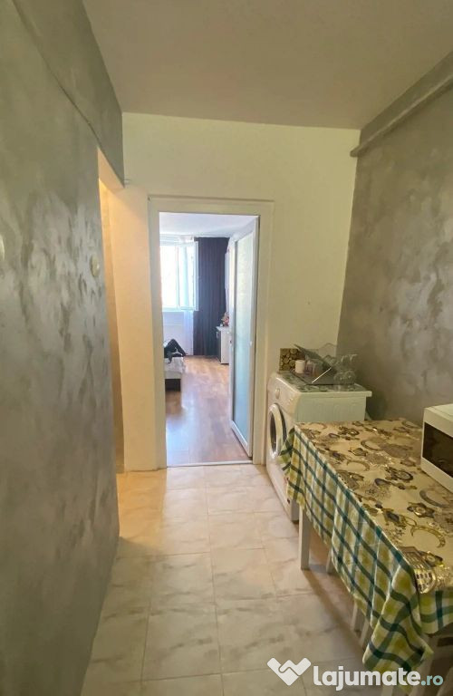 Garsonieră de închiriat Țiglina 1 – mobilată și ut...