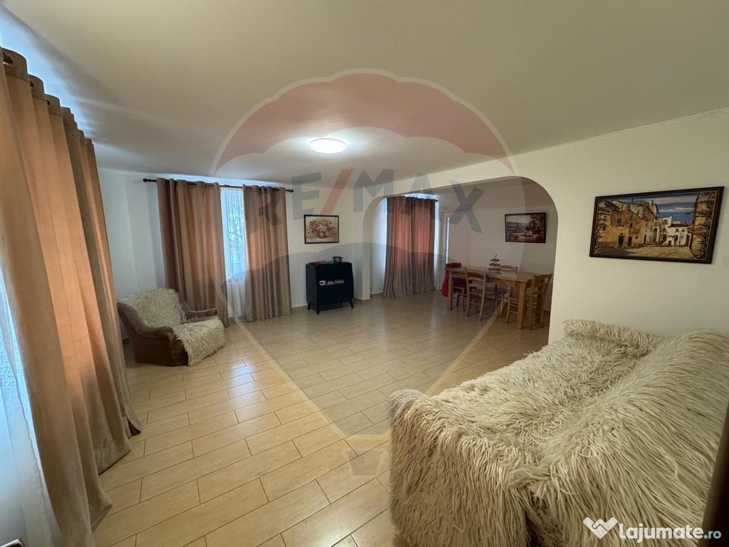 Casă / Vilă cu 6 camere de vânzare în zona Darmanesti