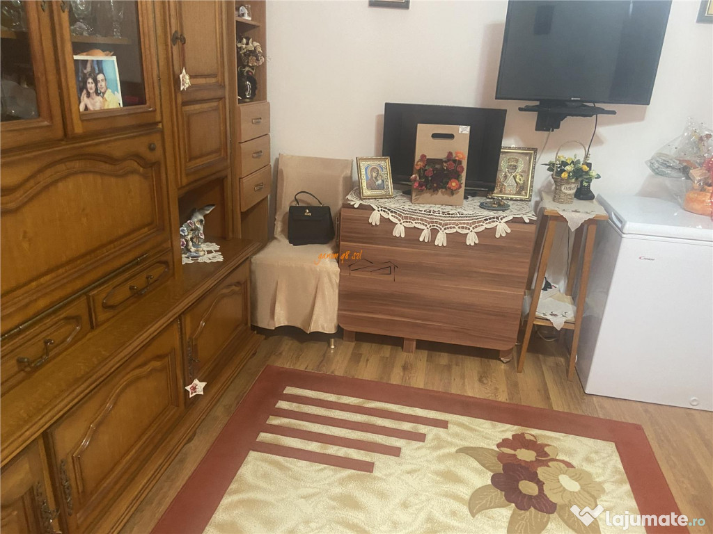 Apartament 2 camere , cartier Sud , et 2/4 ,decomandat , imb