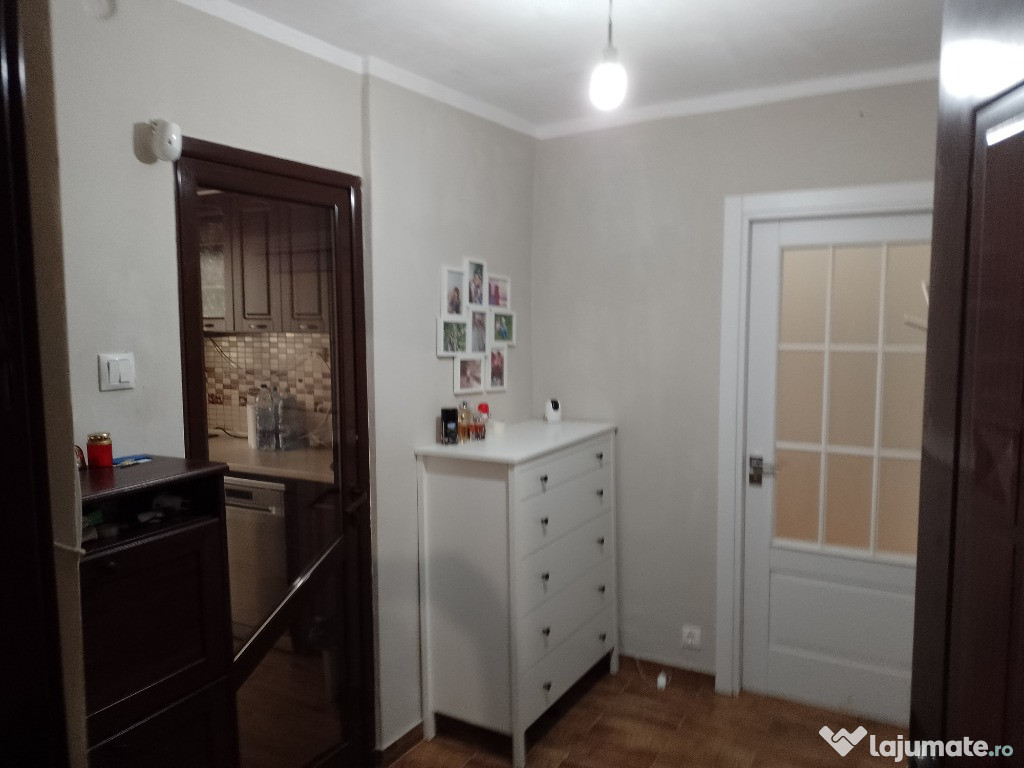 Apartament 3 camere de inchiriat