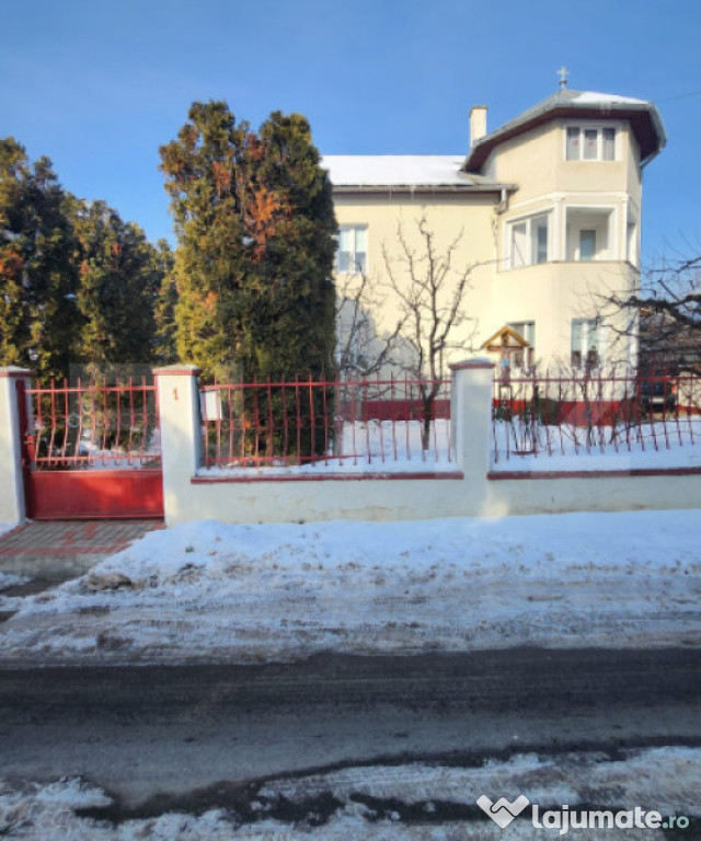 Casa de vanzare ,3 dormitoare,10 ari teren