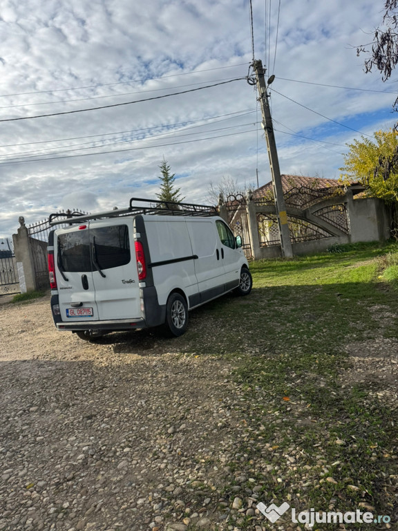 Vând Renault trafic