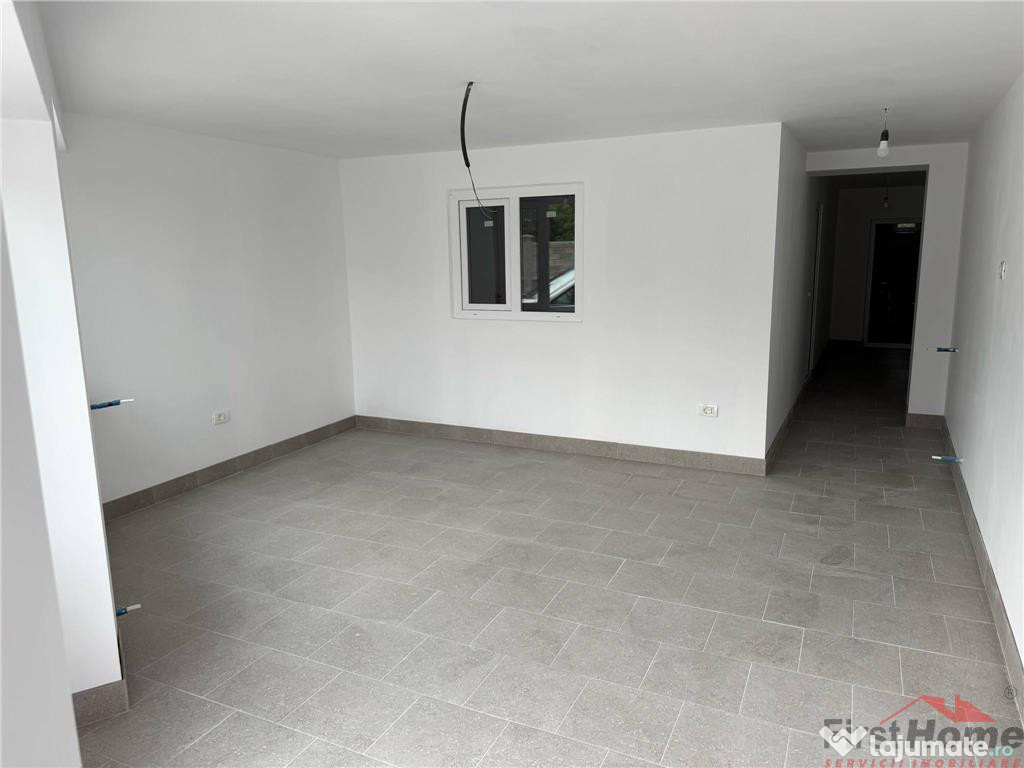 Sp comercial stradal 43 mp, Cuza Voda - intrare in Petresti