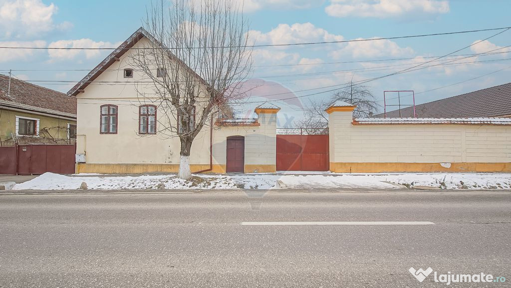 Casă de vânzare în centrul localității Prejmer, tere...