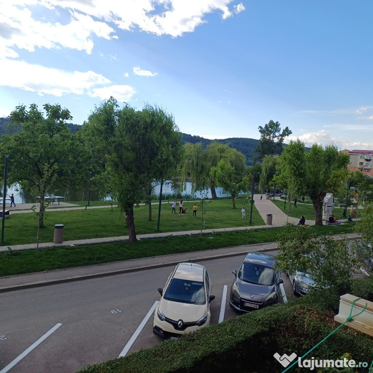 Inchiriez garsoniera parc debarcader