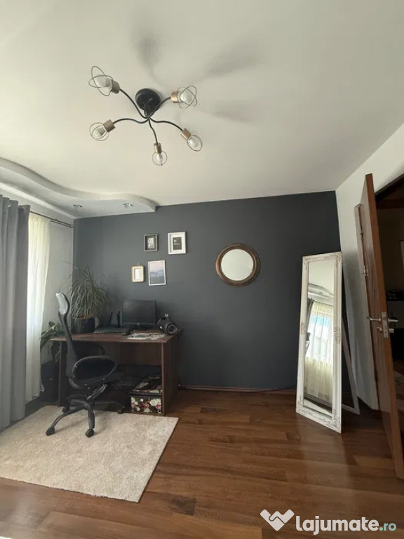 Apartament Cu 4 Camere Decomandate Zona Obcini