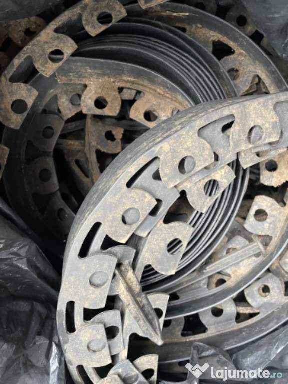 Bandă separatoare gazon sau pietre decorative