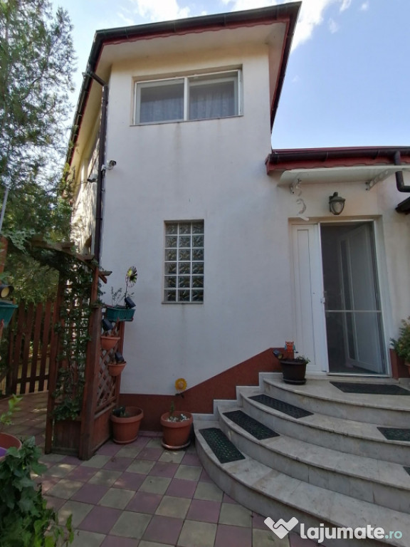 Casă spațioasă 4 camere, teren generos, Oituz – Lumina