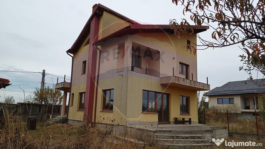Vanzare Casă / Vilă 5 camere Saftica Primarie