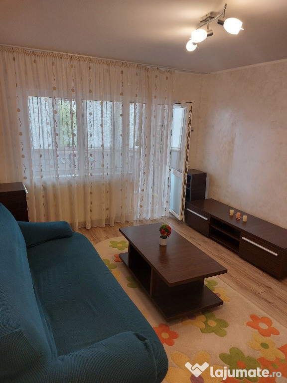 Închiriez apartament