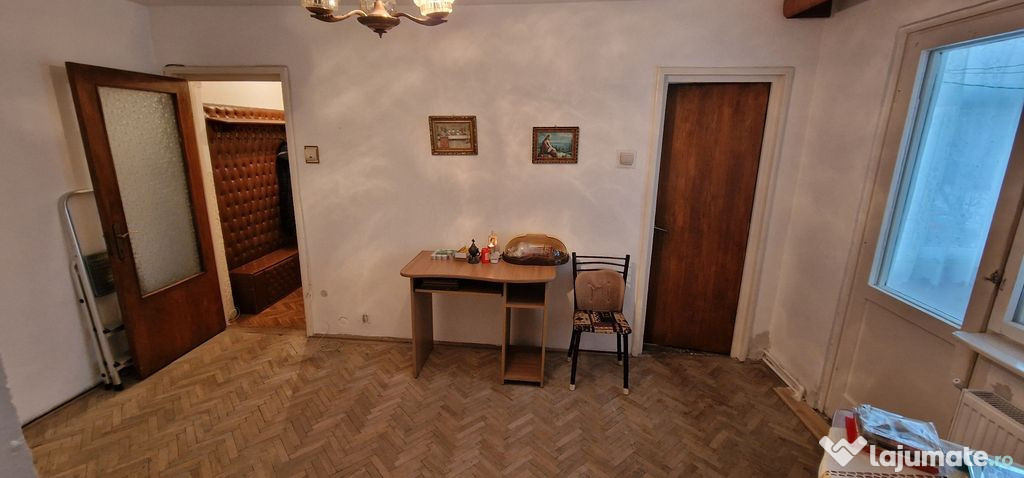 Apartament cu 3 camere, etaj 1, zona Salvare