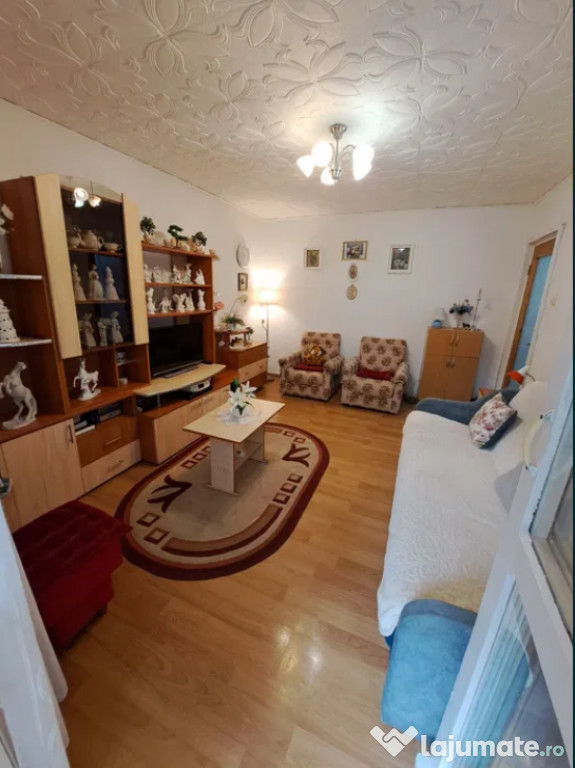 Apartament 2 camere, decomandat - zona Astra