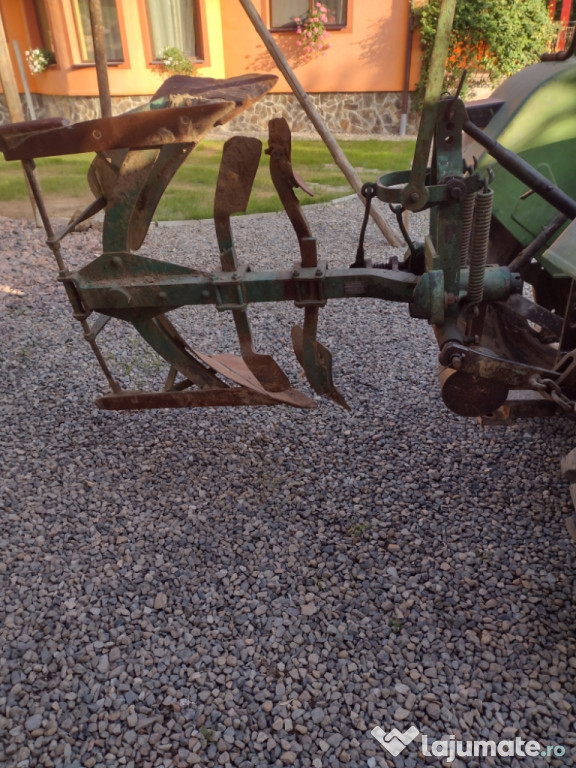 Vând plug reversibil