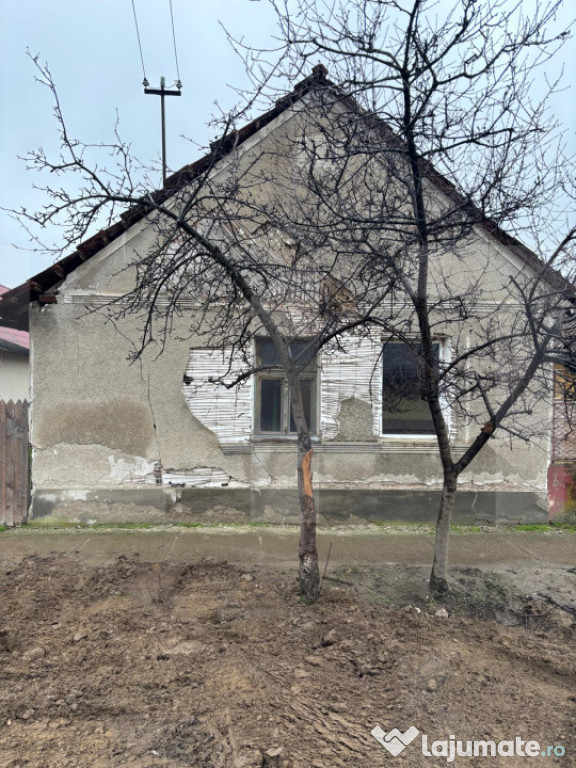 Proprietate de vânzare în Sânpaul – casă + teren mare