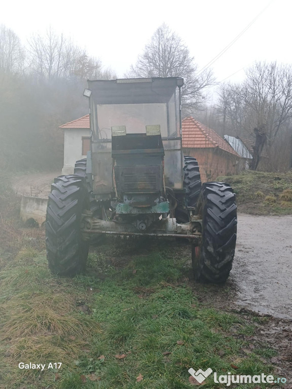 Vând tractor,tocătoare plug,freză