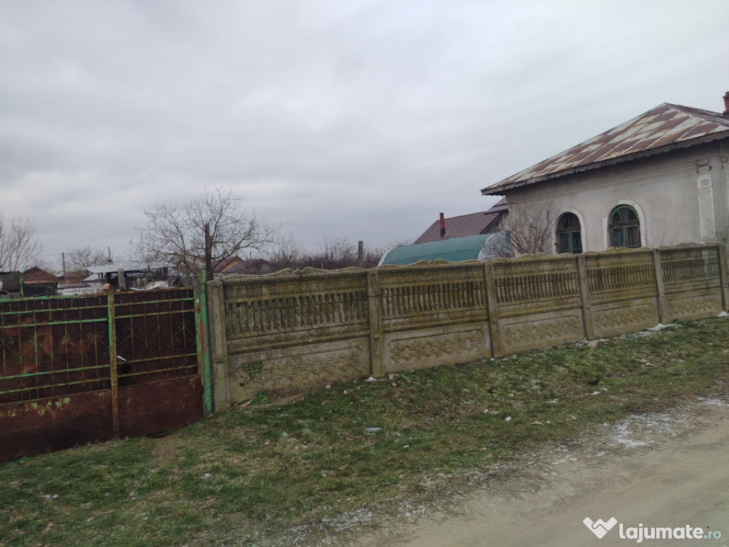 Teren intravilan 1080 mp + casa demolabila Cosoveni