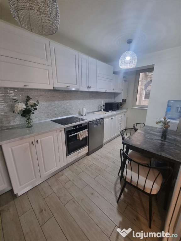 Apartament 3 cam et 2 decomandat renovat zona Colfescu