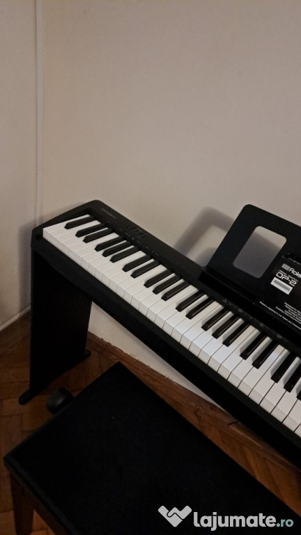 Roland fp10 keyboard with pedal and piano chair