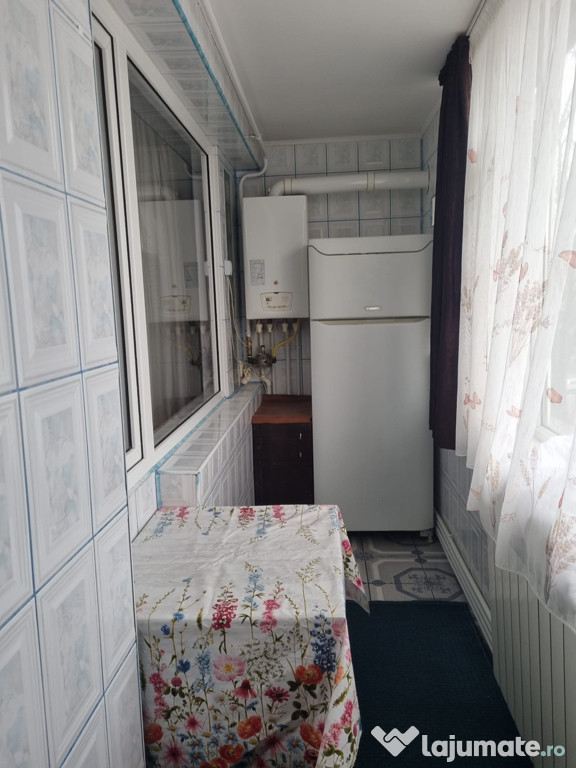Inchiriez apartament 2 camere, semidecomandat, Tiglina 3