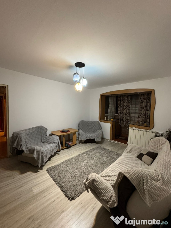 Apartament 3 camere etaj 2