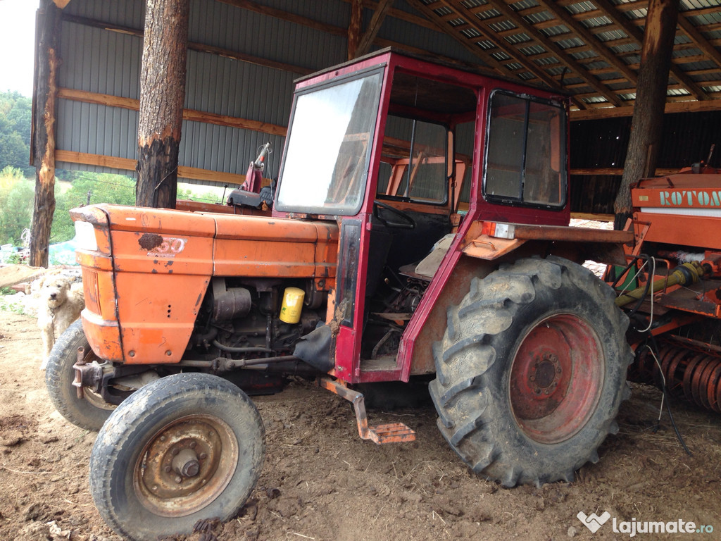 Tractor universal 445