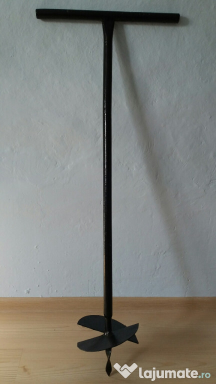 Burghiu manual pentru gropi in pamant 20 cm.