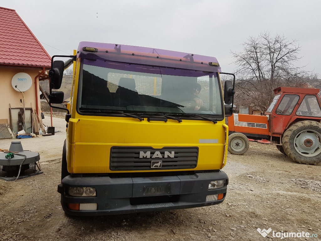 Camion MAN 7.5 t basculabil trilateral