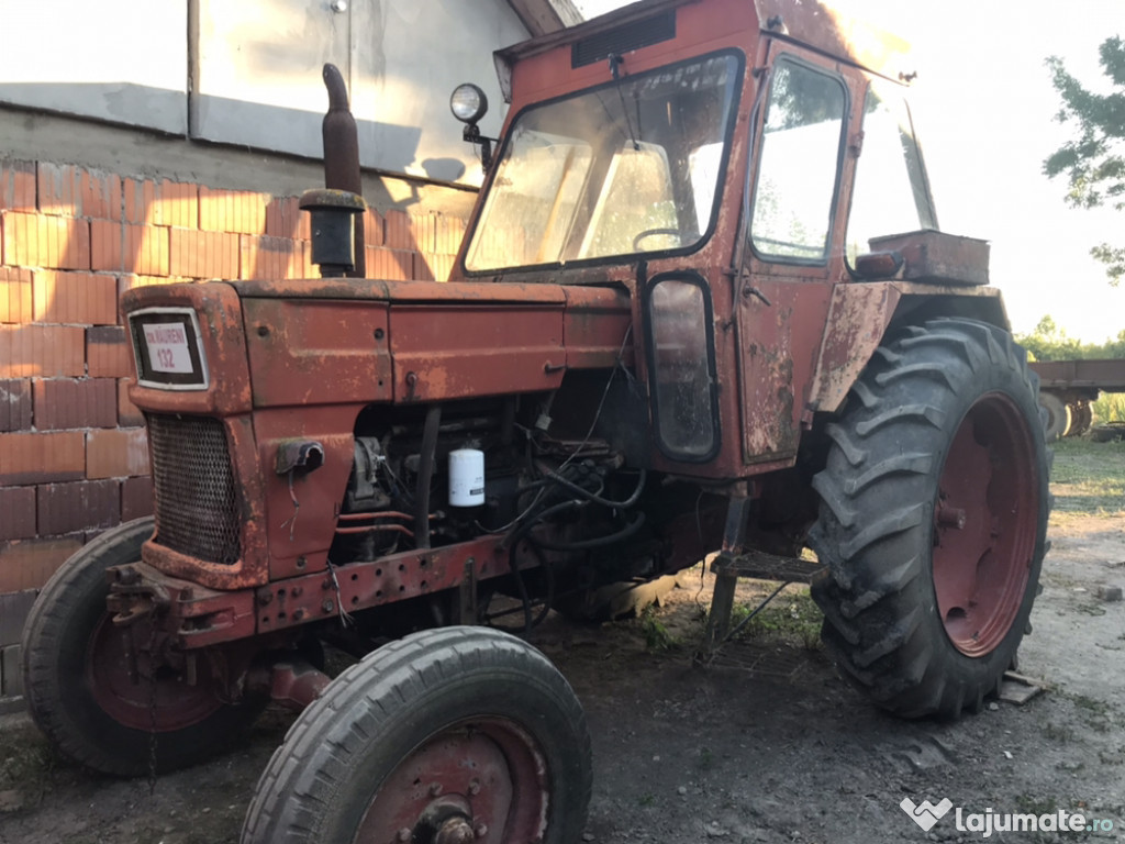 Tractor Universal 650