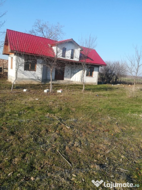 Casa construcție 2008, cu 2 camere (util 75 MP) + teren 1 he