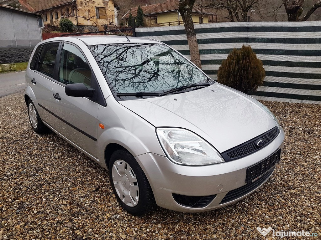 Ford fiesta 1.3 benzina euro 4 clima.