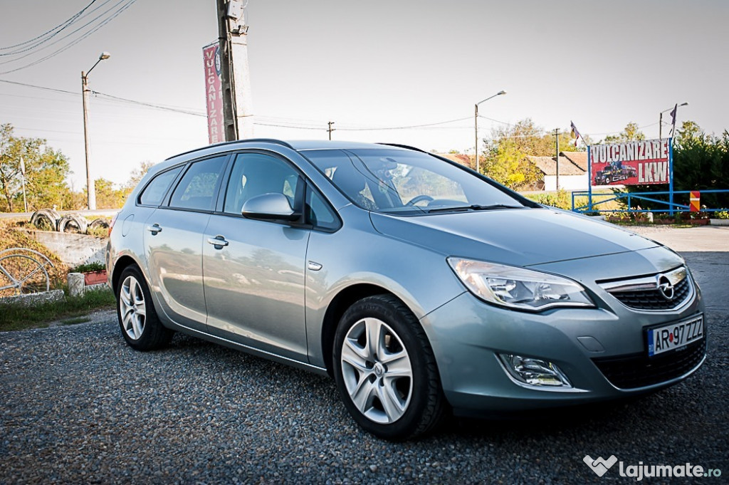 Opel astra j sports tourer 2011