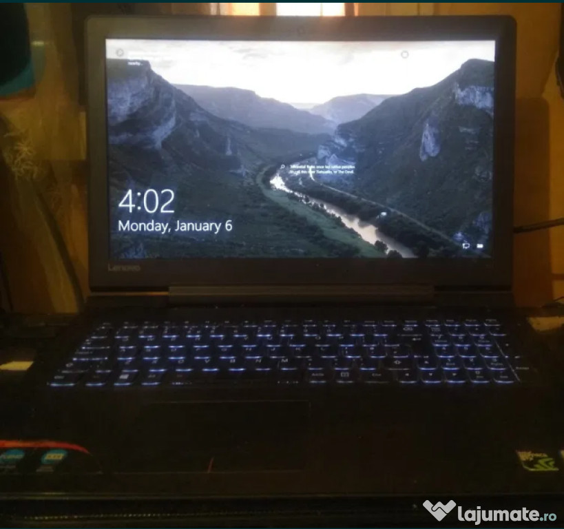 Laptop Lenovo IdeaPad 700-15ISK cu procesor Intel® Core™ i5-