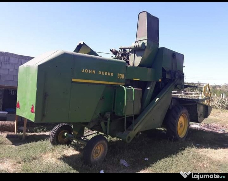 Combină John Deere 330