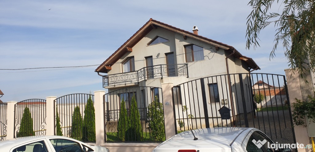 Casa cu mansarda in Zimadcuz