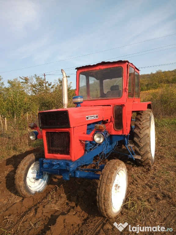 Tractor universal 650 M