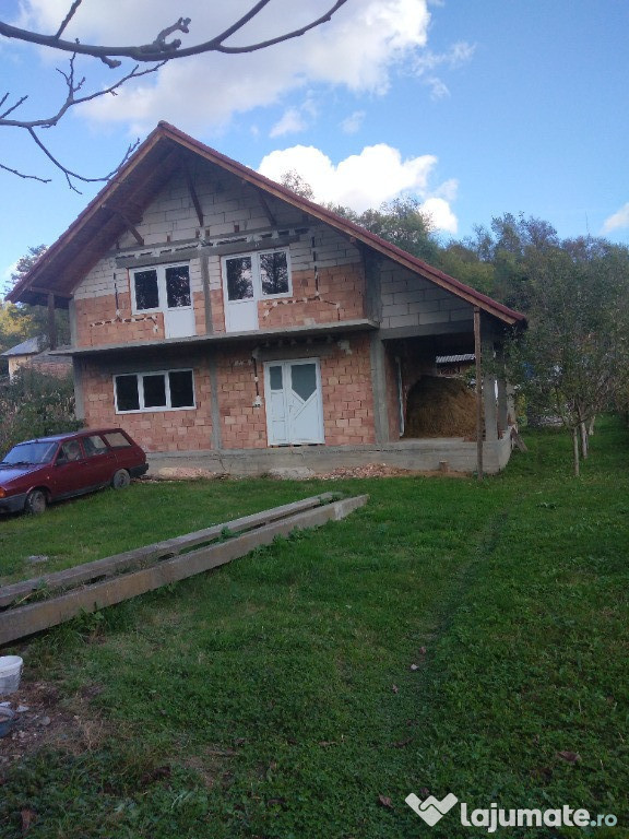 Casa la 14 km de rm valcea