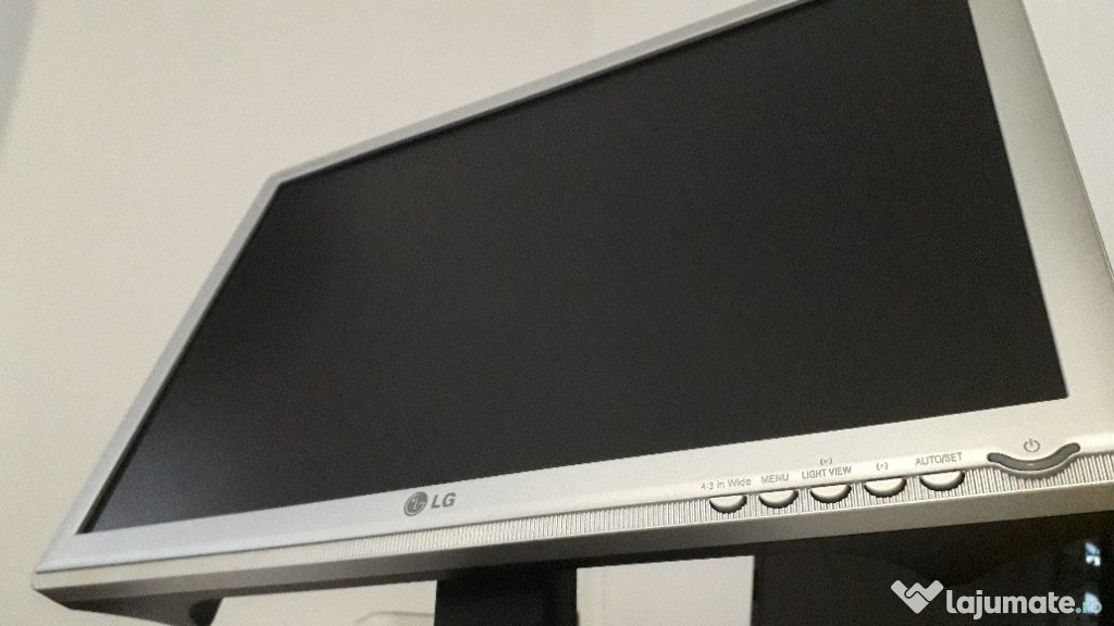 Monitor LG Flatron W1934S+Desktop PC Fujitzu Siemens