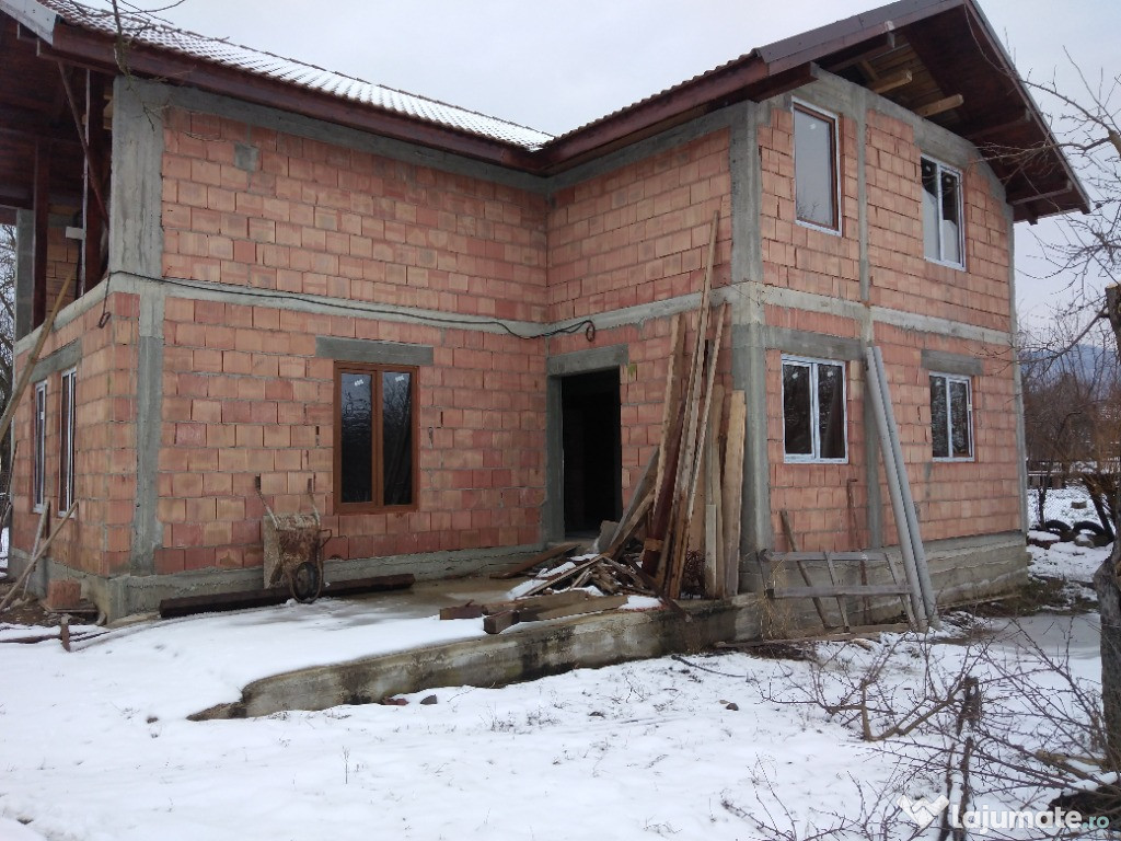 Bargau, Maramures, casa la rosu!